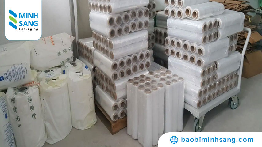 mang-pe-quan-hang-2 Đặc điểm cuộn PE quấn hàng